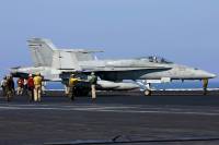 33 CVN71060221 FA-18C 164661 AJ-305 DK 01